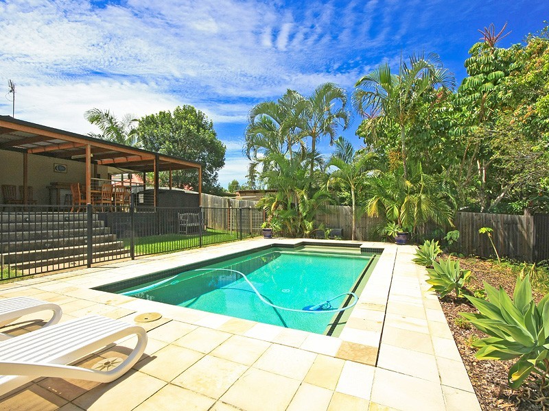 8 Sun Ct, Mudgeeraba QLD 4213