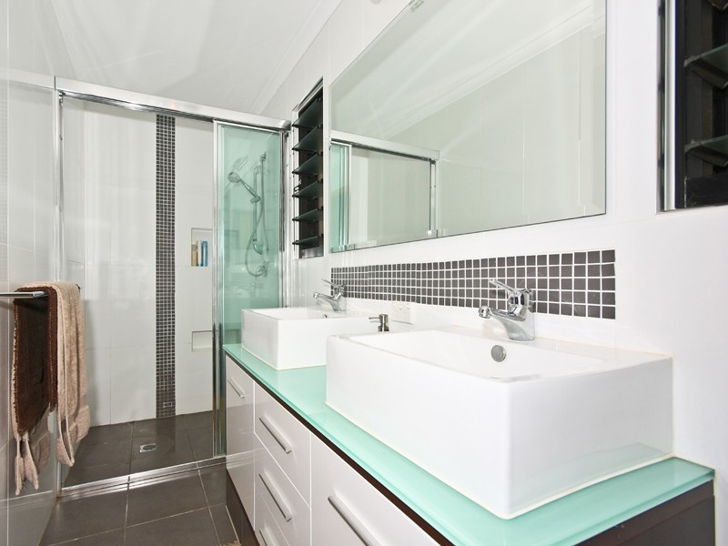 8 Sun Ct, Mudgeeraba QLD 4213