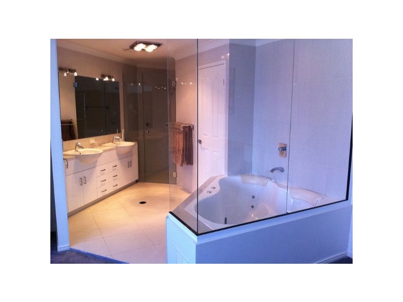 Highland Park QLD 4211