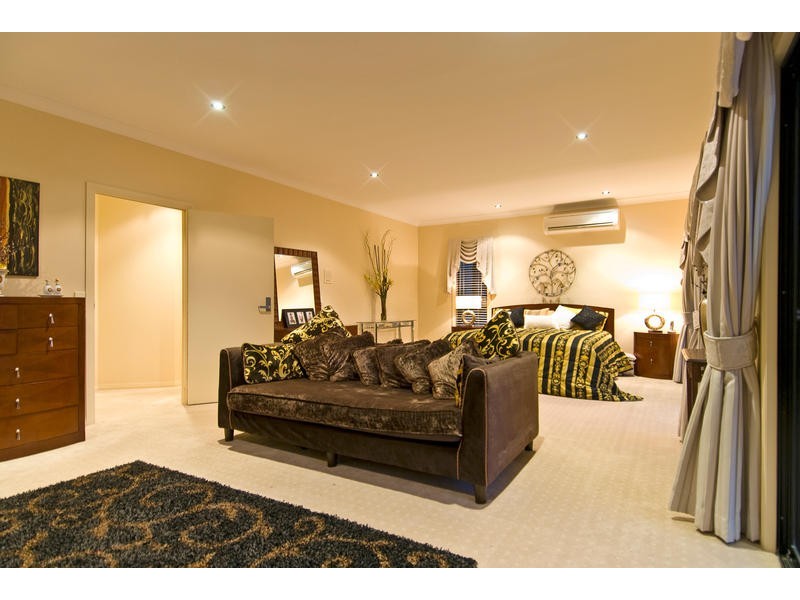 24 Uplands Ct, Tallai QLD 4213