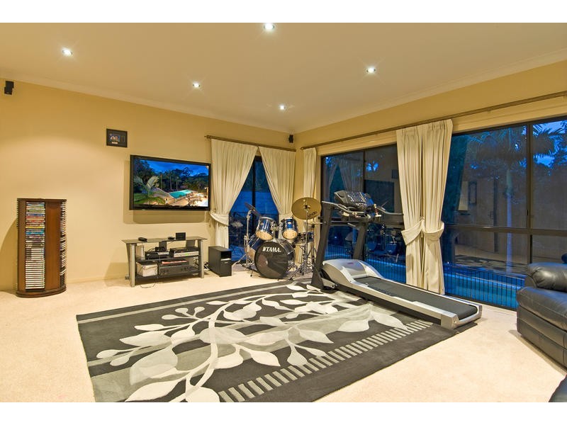 24 Uplands Ct, Tallai QLD 4213