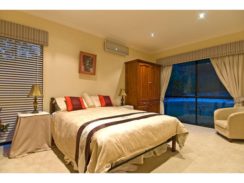 24 Uplands Ct, Tallai QLD 4213