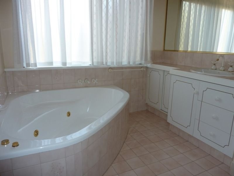 10 Cheltenham Drive, Robina QLD 4226