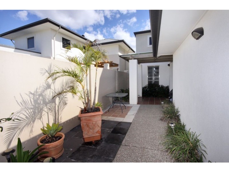 227 Easthill Drive, Robina QLD 4226