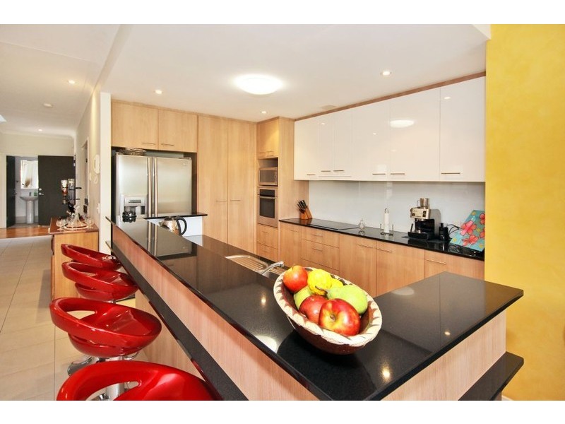 227 Easthill Drive, Robina QLD 4226