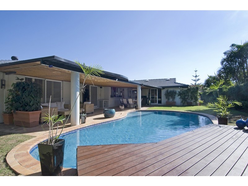 4 Santa Cruz Boulevard, Clear Island Waters QLD 4226