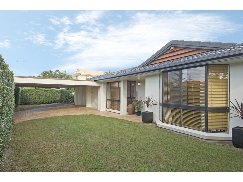 4 Santa Cruz Boulevard, Clear Island Waters QLD 4226