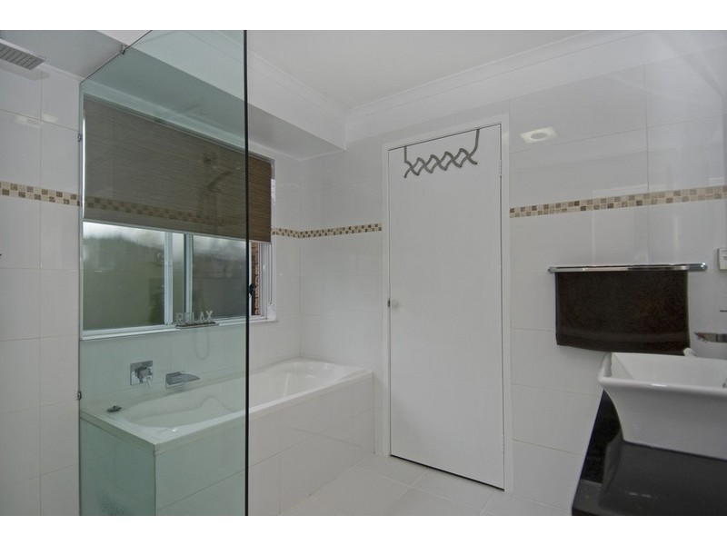 4 Santa Cruz Boulevard, Clear Island Waters QLD 4226