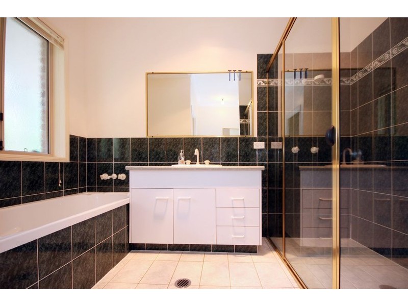 27 Waters Road, Bonogin QLD 4213