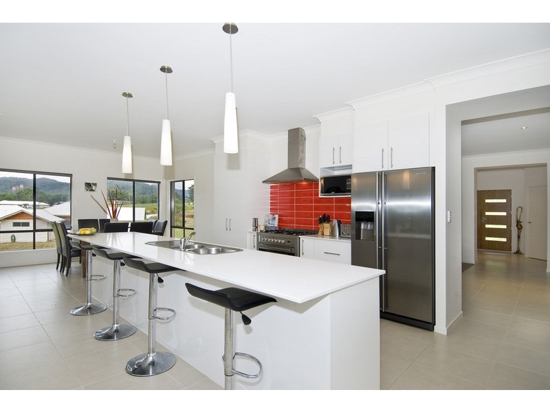 2 Friarbird Crescent, Bonogin QLD 4213