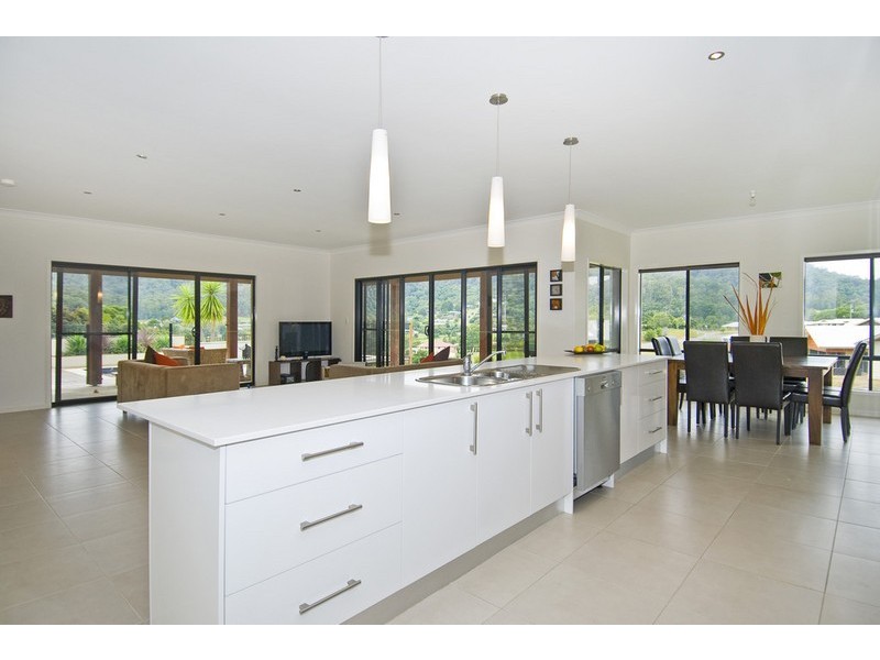 2 Friarbird Crescent, Bonogin QLD 4213