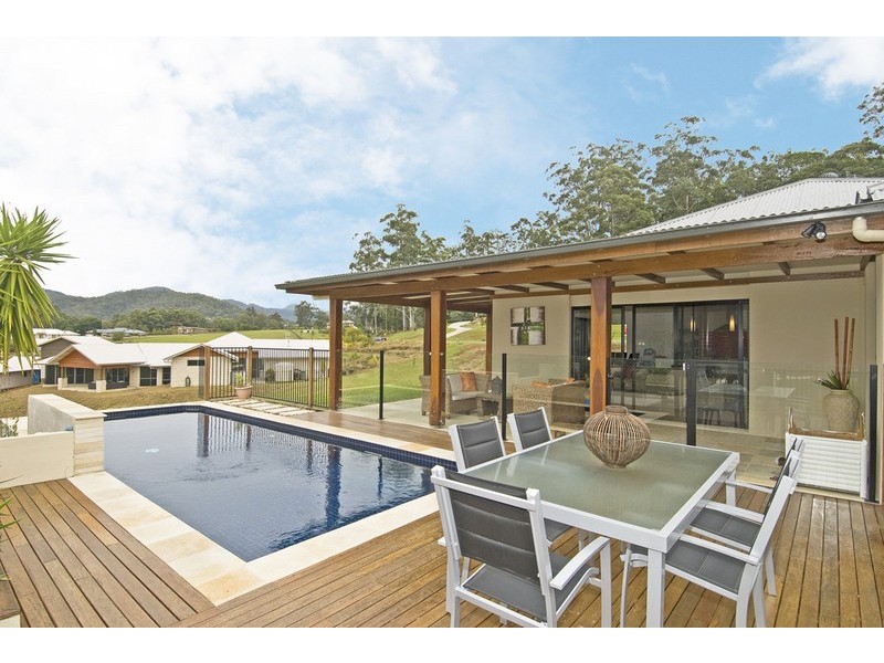 2 Friarbird Crescent, Bonogin QLD 4213