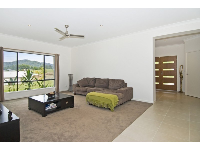 2 Friarbird Crescent, Bonogin QLD 4213