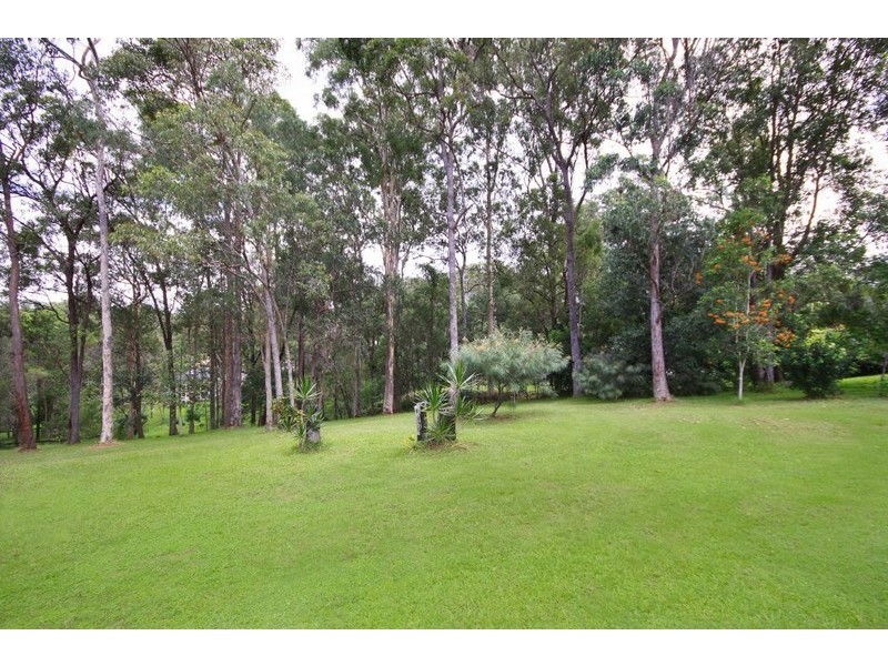8 Wallaby Drive, Mudgeeraba QLD 4213