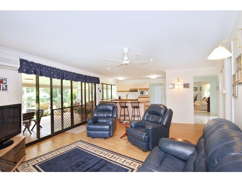 8 Wallaby Drive, Mudgeeraba QLD 4213