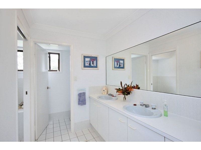 8 Wallaby Drive, Mudgeeraba QLD 4213