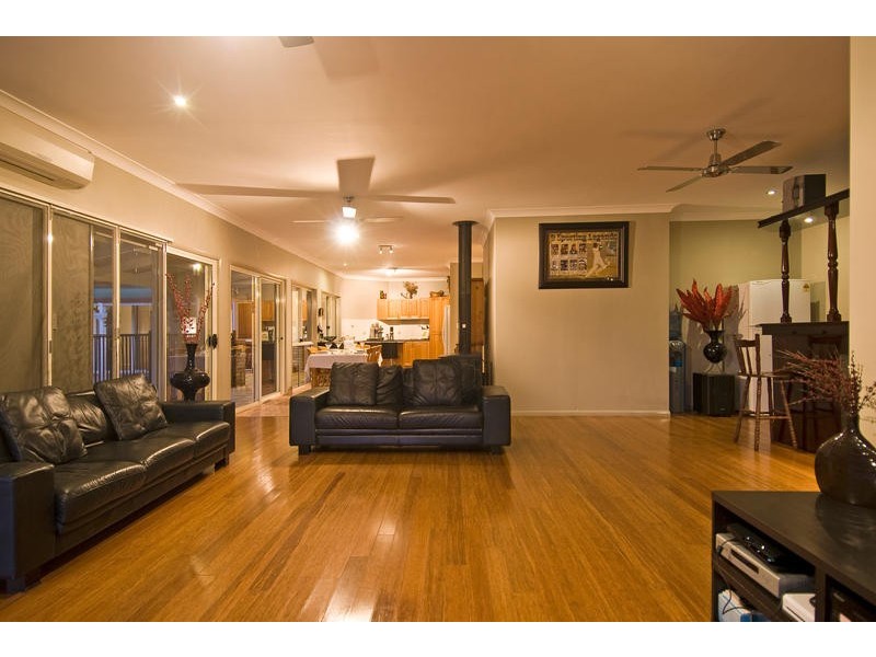 63 Broadoak Ct, Bonogin QLD 4213