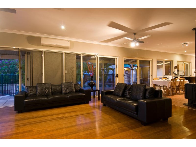 63 Broadoak Ct, Bonogin QLD 4213