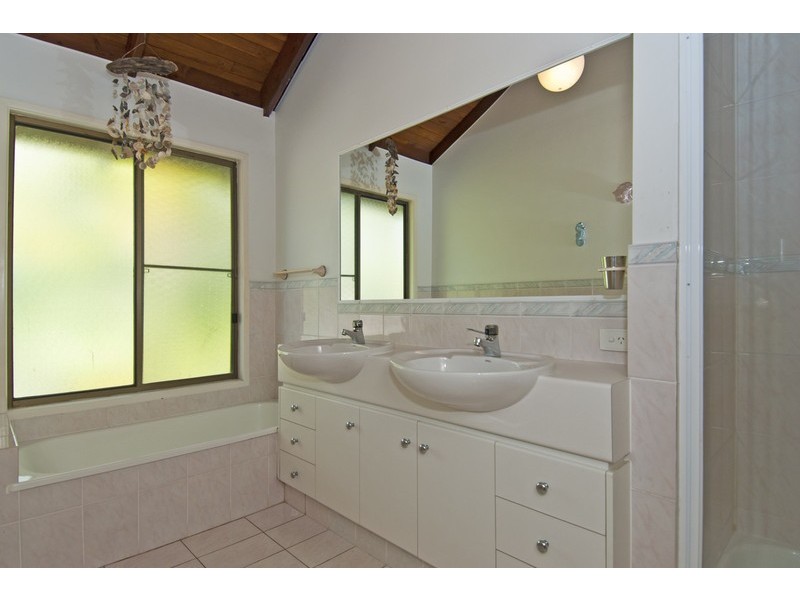 5 Woodland Drive, Reedy Creek QLD 4227