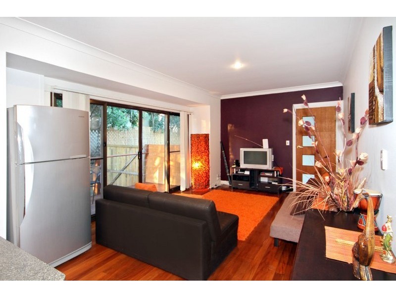 8 Alma Street, Southport QLD 4215