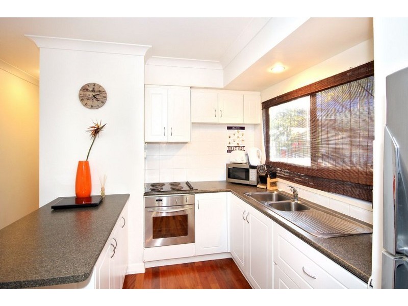 8 Alma Street, Southport QLD 4215