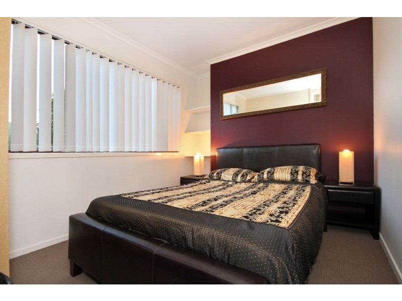 8 Alma Street, Southport QLD 4215