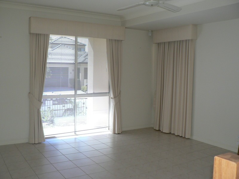 16 Blue Ridge Cres, Varsity Lakes QLD 4227