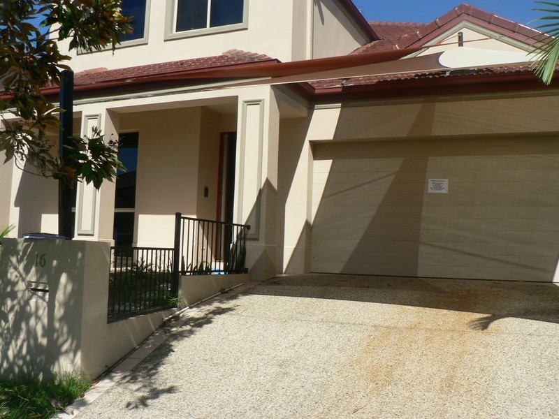 16 Blue Ridge Cres, Varsity Lakes QLD 4227