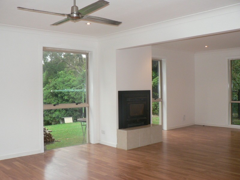8 Nash Road, Worongary QLD 4213
