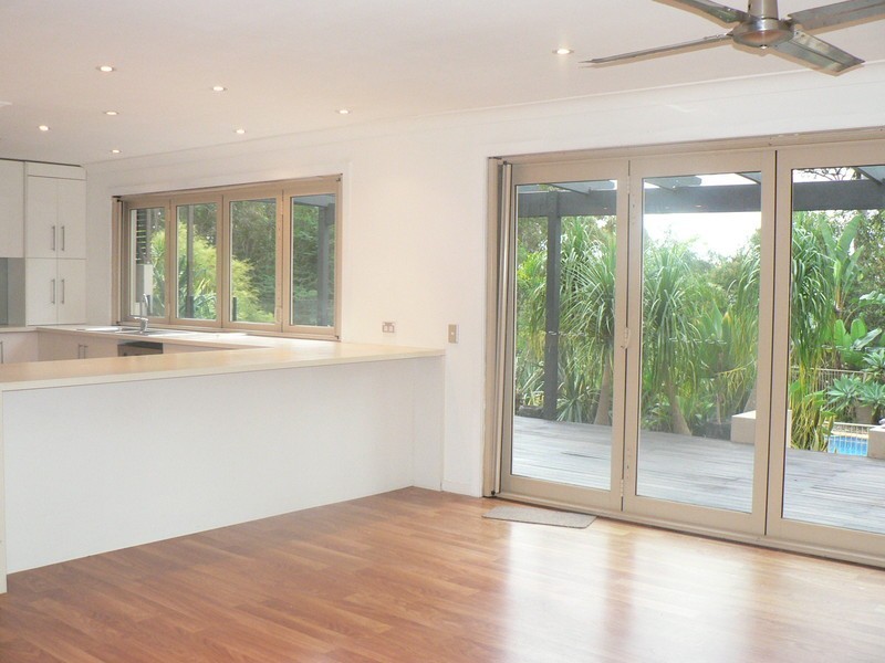 8 Nash Road, Worongary QLD 4213