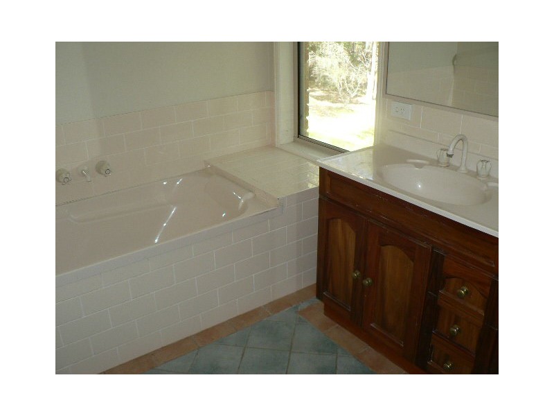 17 Lomatia Court, Bonogin QLD 4213