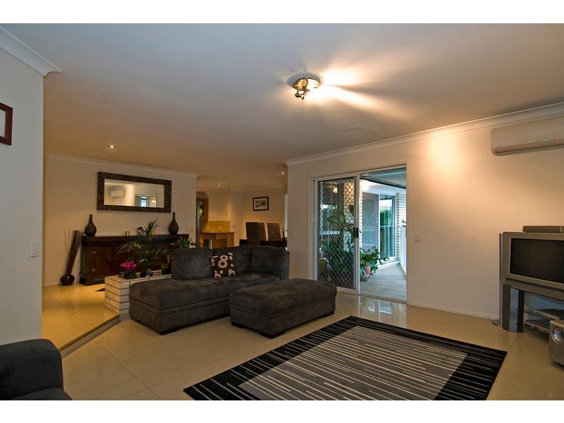 118 Wallandra Rd, Mudgeeraba QLD 4213