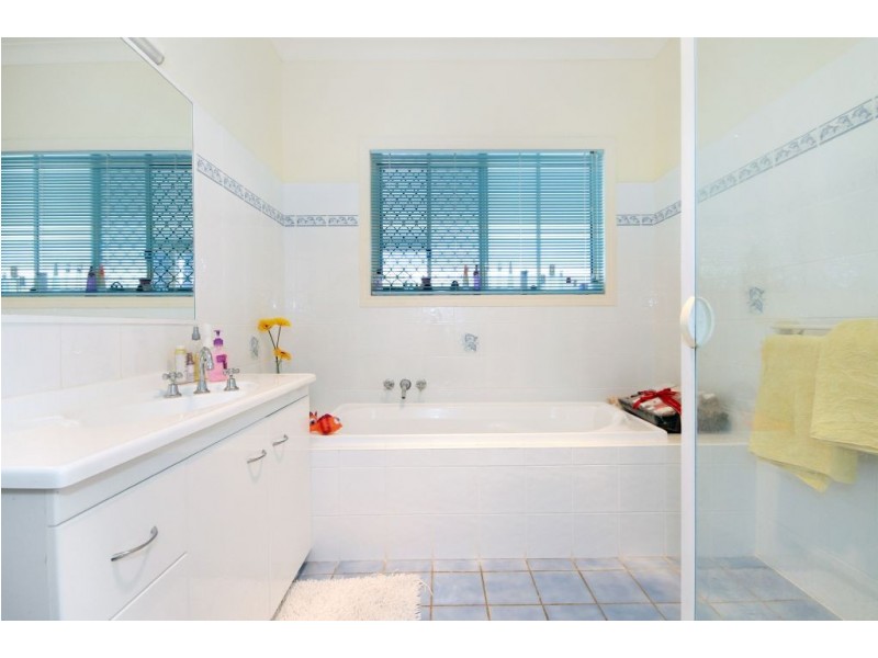 1 Nature Valley Ct, Tallai QLD 4213