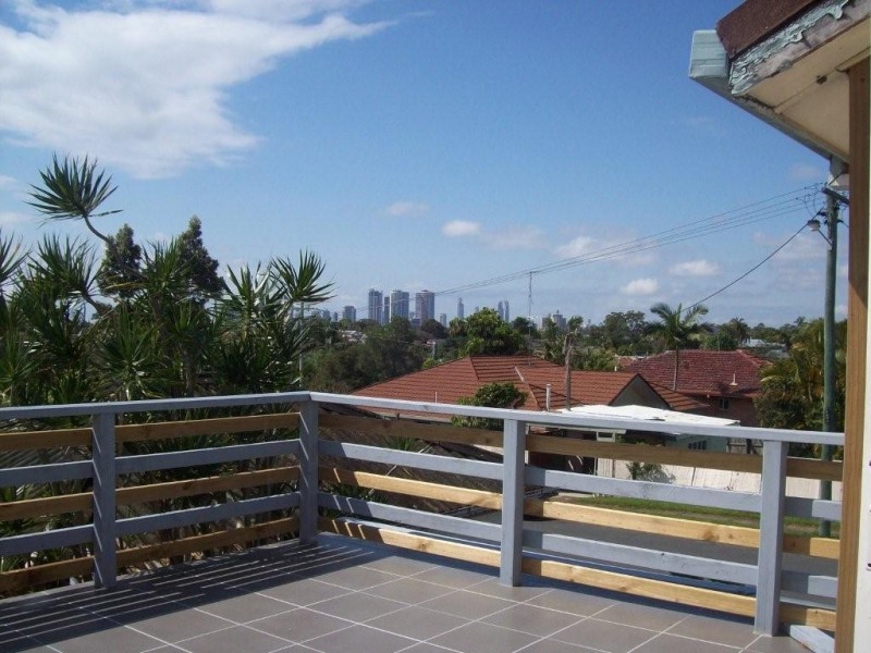 3 Schneider Avenue, Labrador QLD 4215