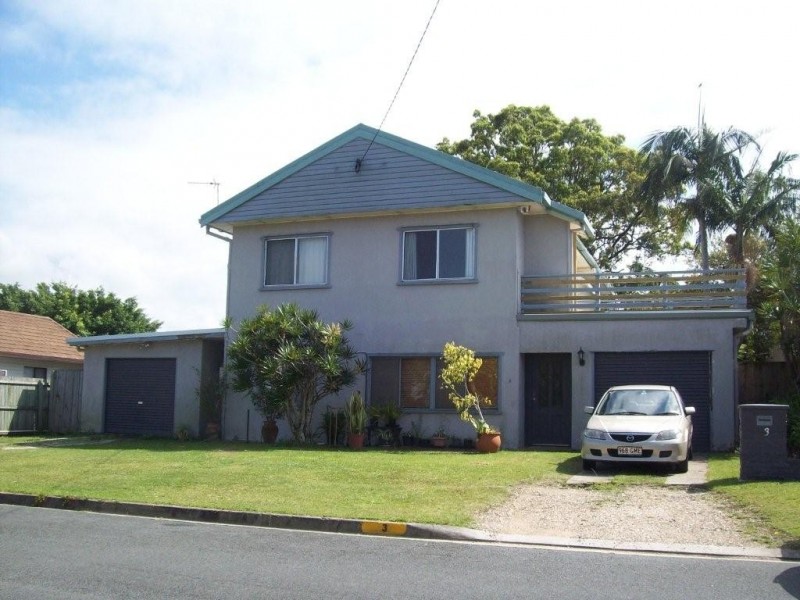 3 Schneider Avenue, Labrador QLD 4215