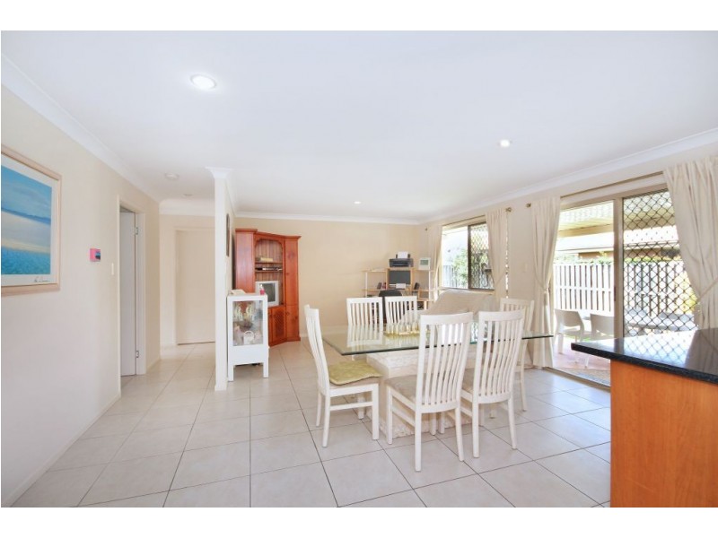 18  Dowson Esplanade, Mudgeeraba QLD 4213