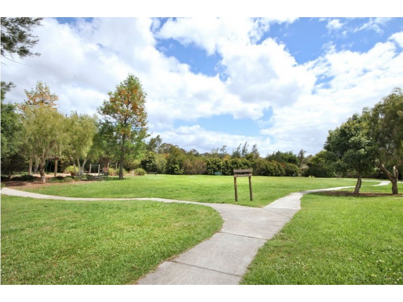 18  Dowson Esplanade, Mudgeeraba QLD 4213