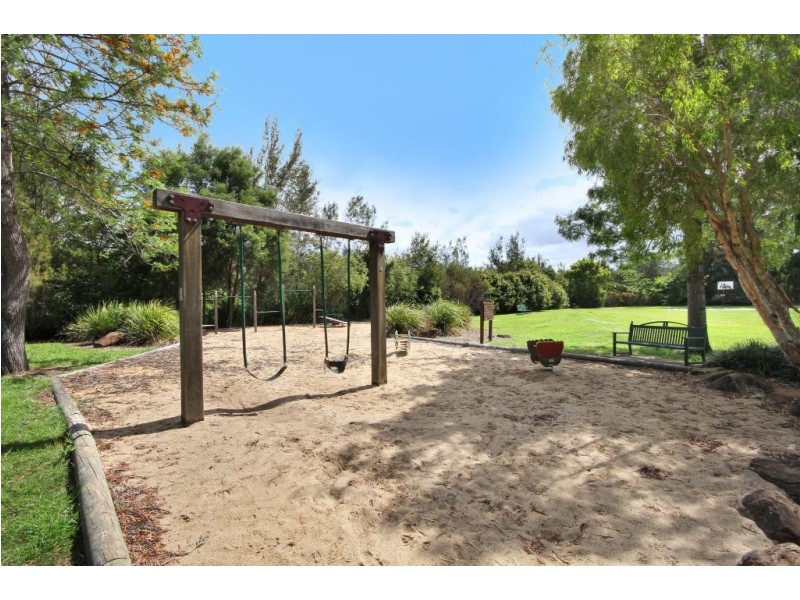 18  Dowson Esplanade, Mudgeeraba QLD 4213