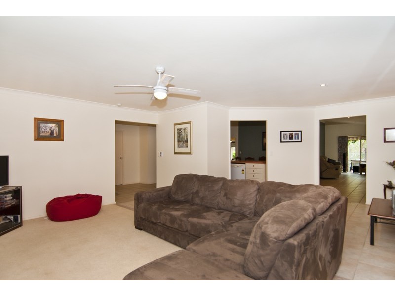 8 Thomas Duncan Ct, Worongary QLD 4213