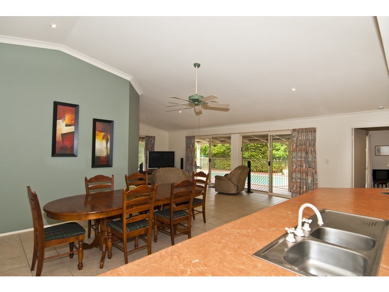 8 Thomas Duncan Ct, Worongary QLD 4213