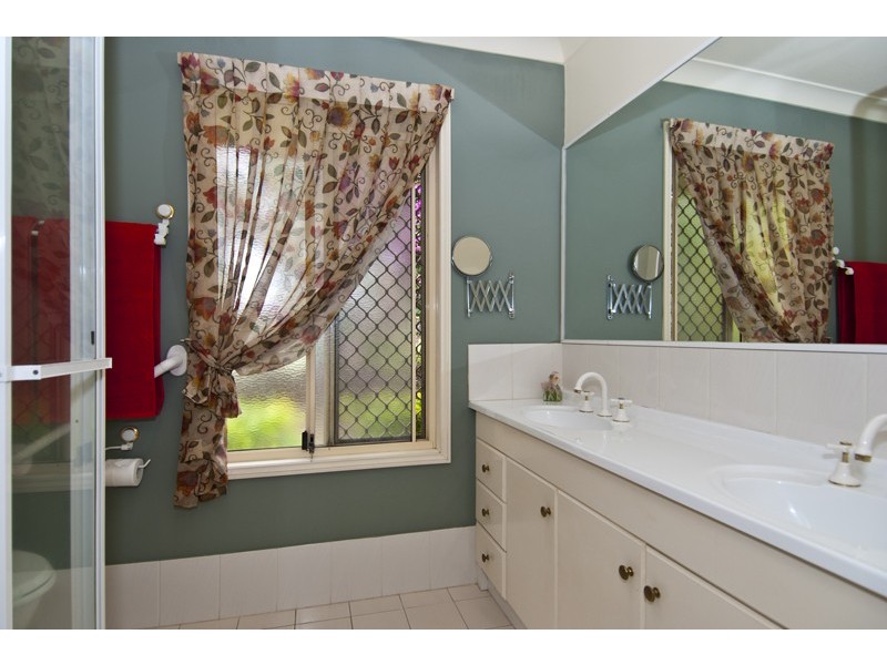 8 Thomas Duncan Ct, Worongary QLD 4213