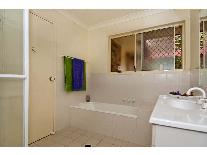 8 Thomas Duncan Ct, Worongary QLD 4213