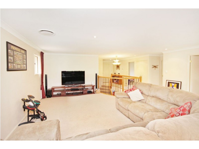 2 Fairy Wren Ct, Bonogin QLD 4213