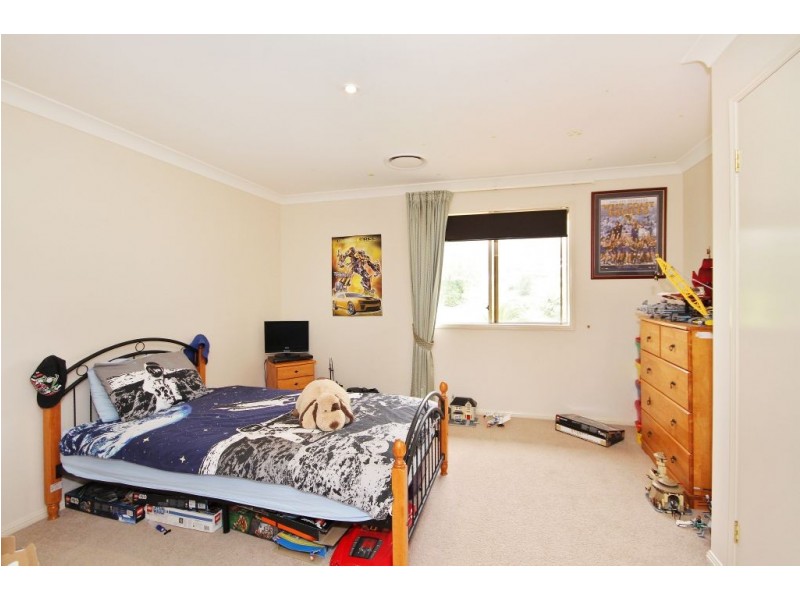 2 Fairy Wren Ct, Bonogin QLD 4213