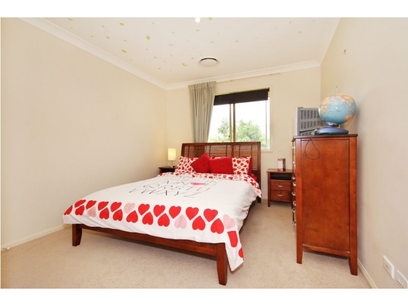 2 Fairy Wren Ct, Bonogin QLD 4213