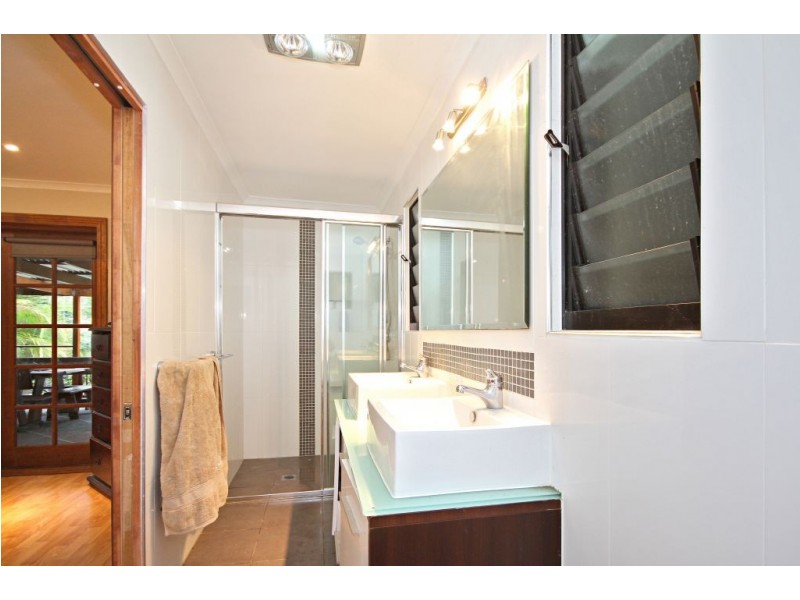 8 Sun Ct, Mudgeeraba QLD 4213