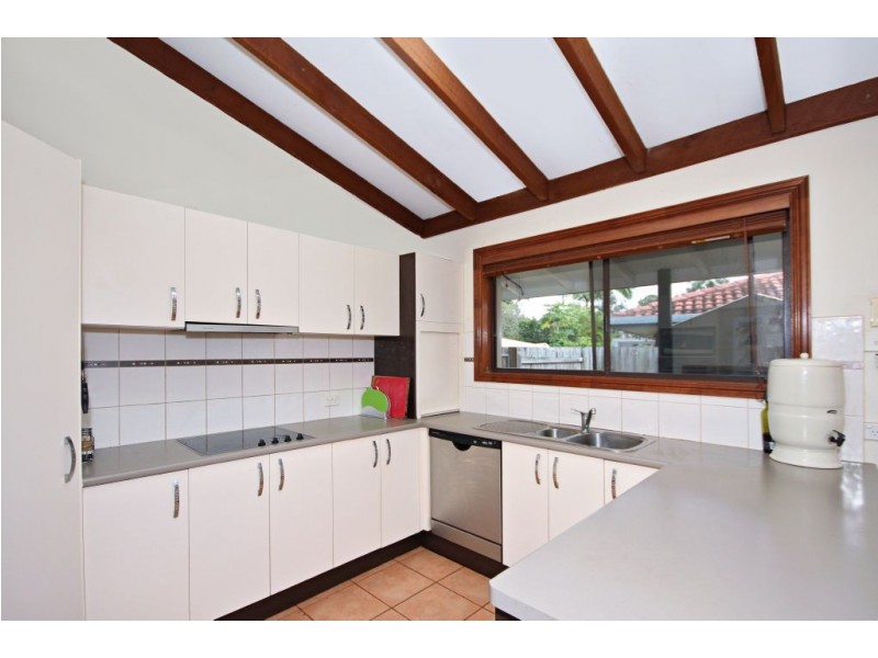 8 Sun Ct, Mudgeeraba QLD 4213