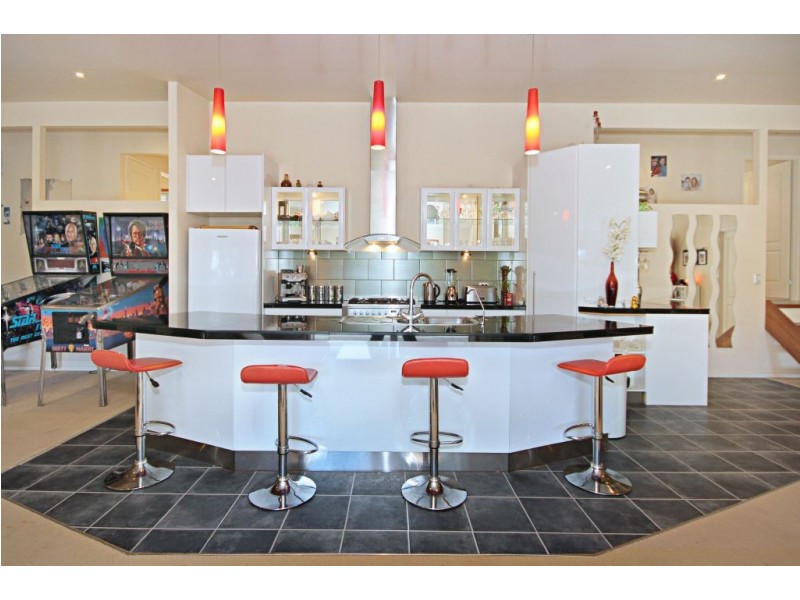 27 Coorumbene Ct, Tallai QLD 4213