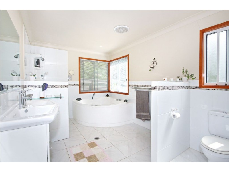 27 Coorumbene Ct, Tallai QLD 4213