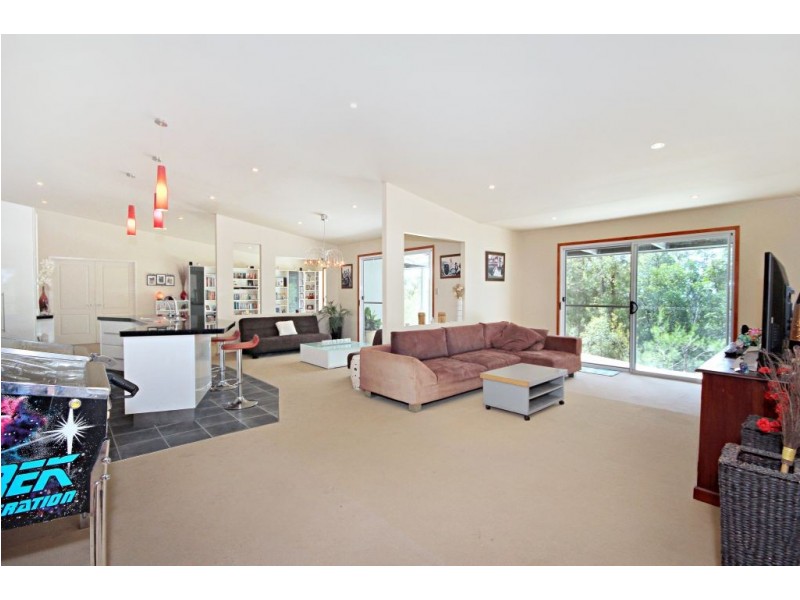 27 Coorumbene Ct, Tallai QLD 4213